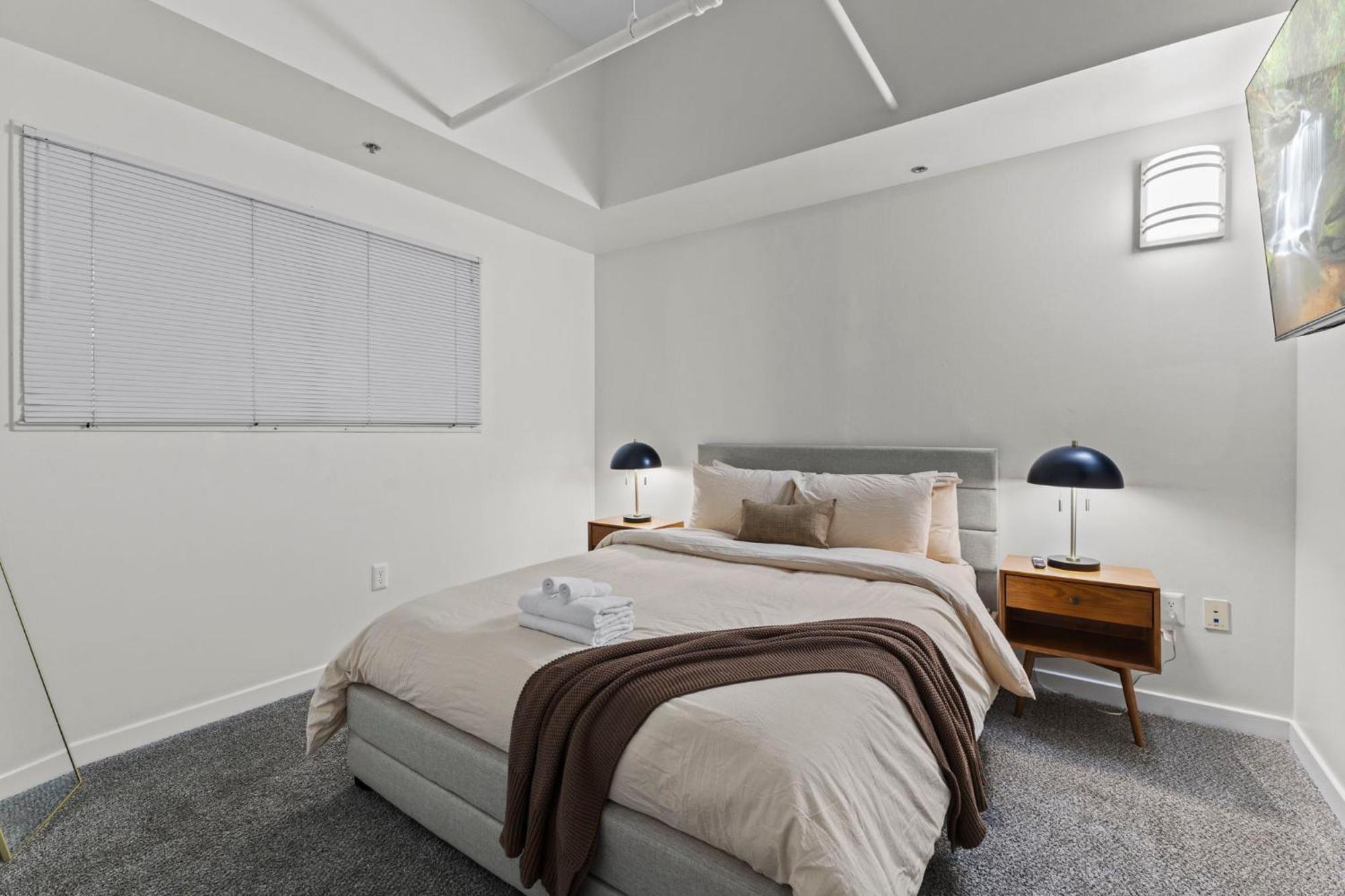Indy Metro Stay - Sleeps 8 - Skywalk Access - Monument Circle Indianapolis Kültér fotó