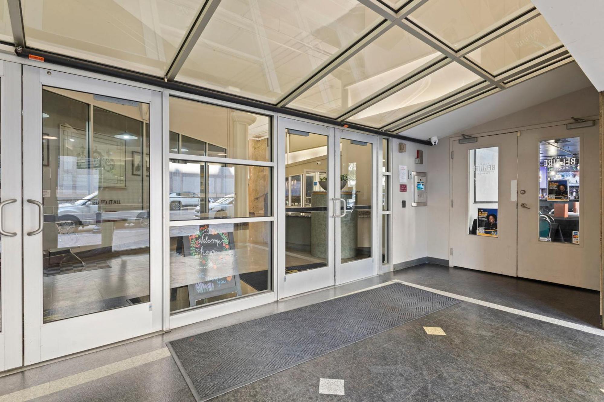 Indy Metro Stay - Sleeps 8 - Skywalk Access - Monument Circle Indianapolis Kültér fotó
