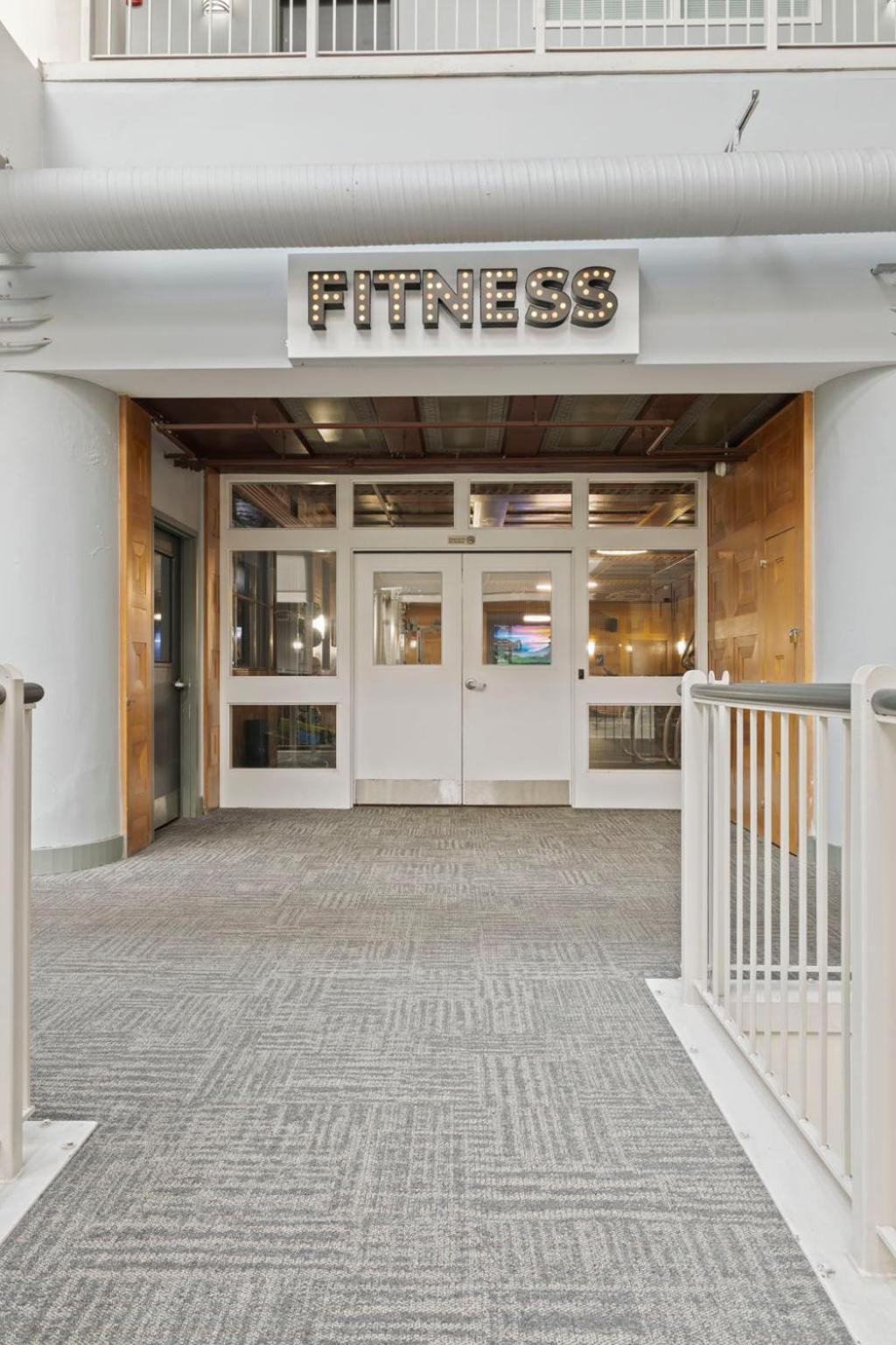 Indy Metro Stay - Sleeps 8 - Skywalk Access - Monument Circle Indianapolis Kültér fotó
