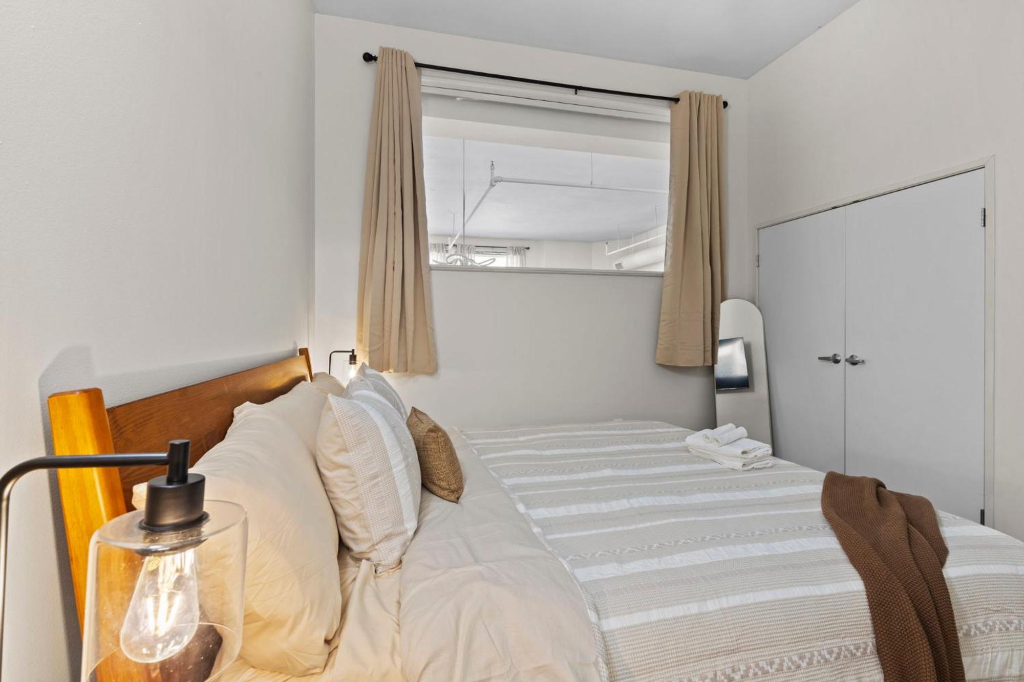 Indy Metro Stay - Sleeps 8 - Skywalk Access - Monument Circle Indianapolis Kültér fotó
